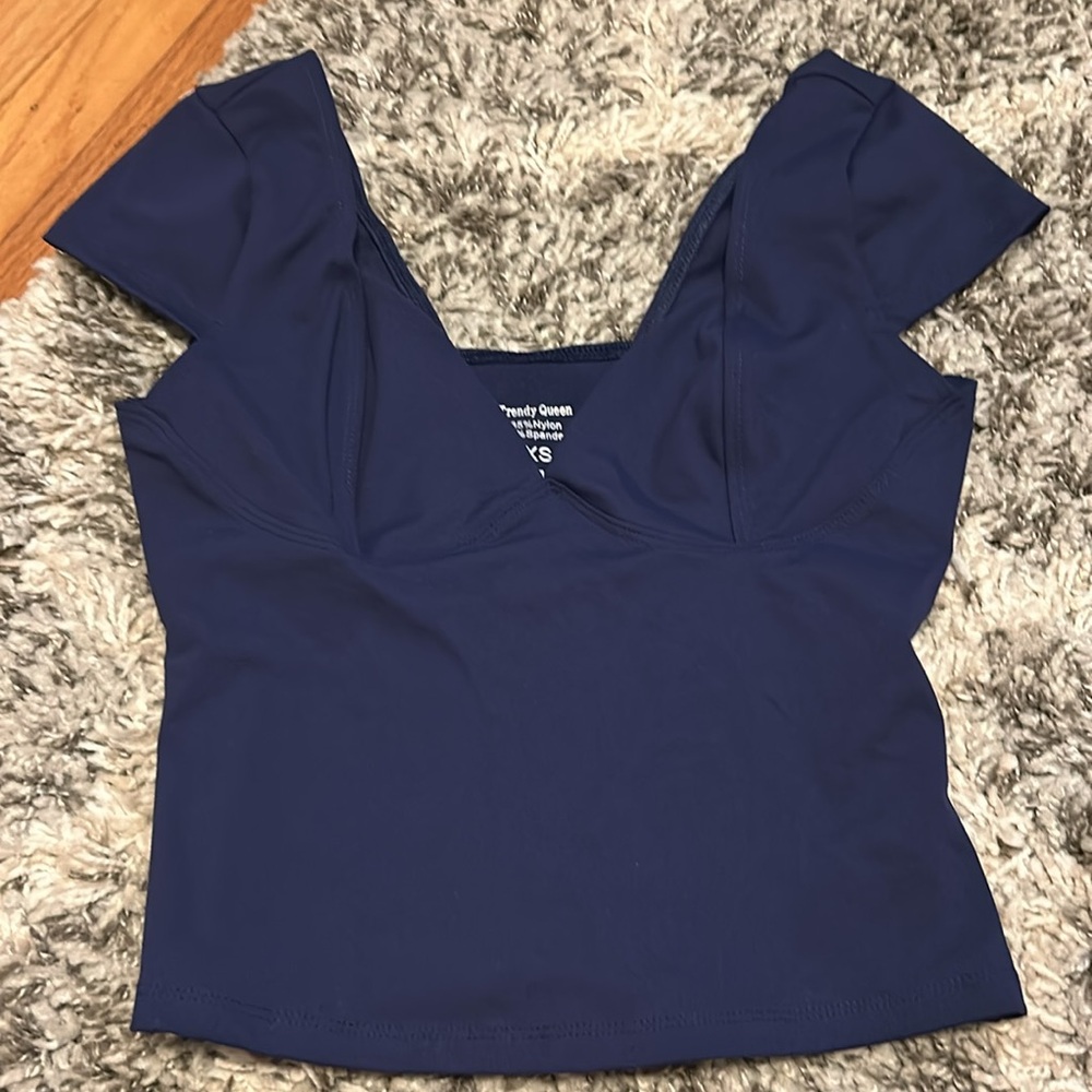 Top - Picture 2 of 4